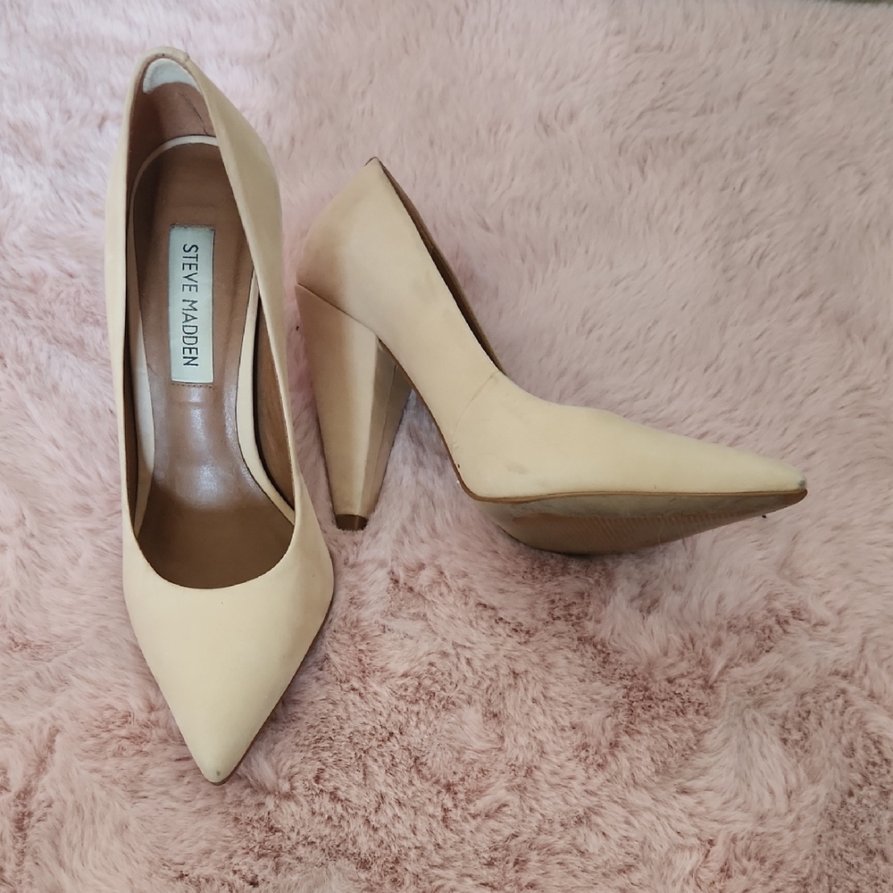Steve Madden Beige Pointed Toe Heels